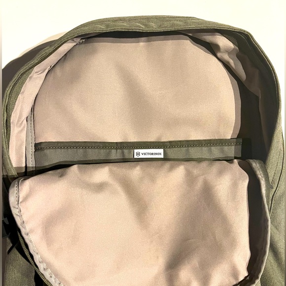 Victorinix Backpack - Brand New - Picture 4 of 4